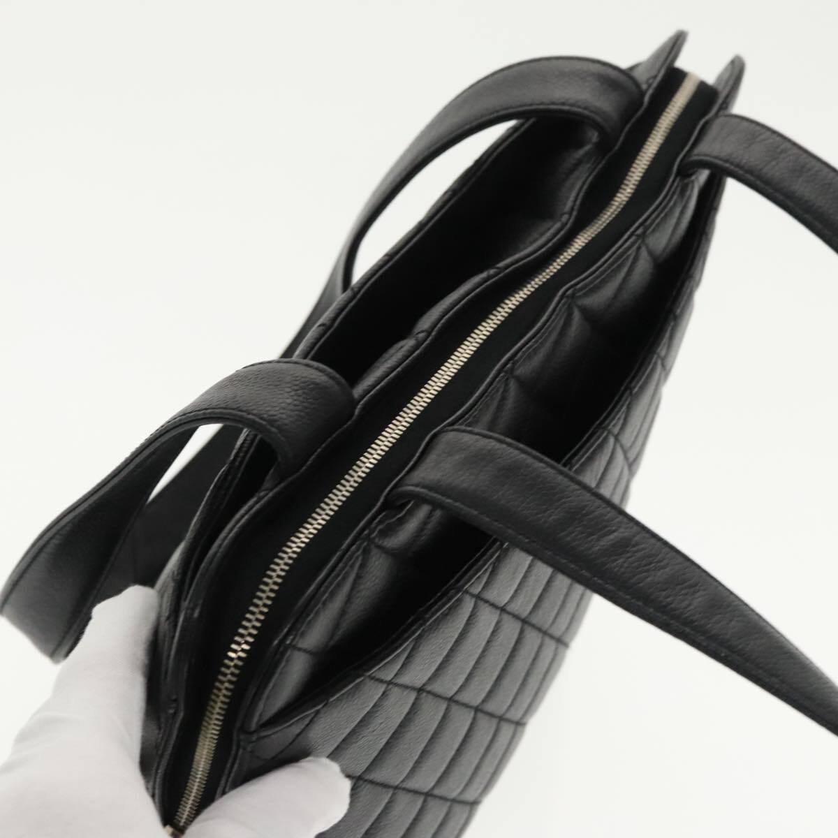 Chanel Vintage CC Zip Around Shoulder Bag Quilted Caviar, BLACK, LEATHER, Tote bag