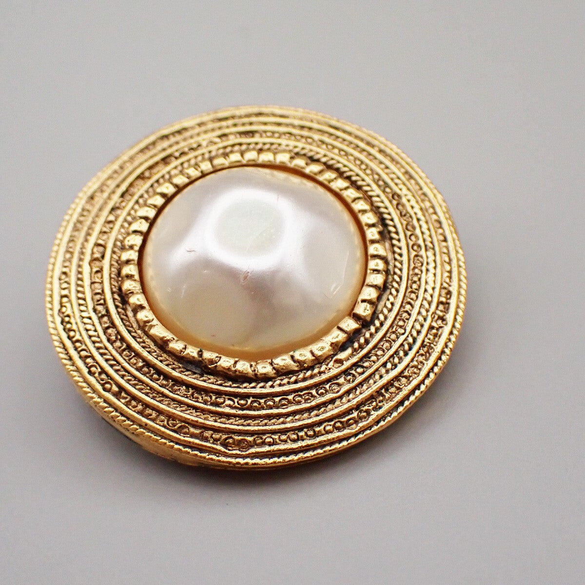 Chanel Vintage Round Clip-On Earrings Metal with Faux Pearl, GOLD, GOLD_PLATED, Earrings