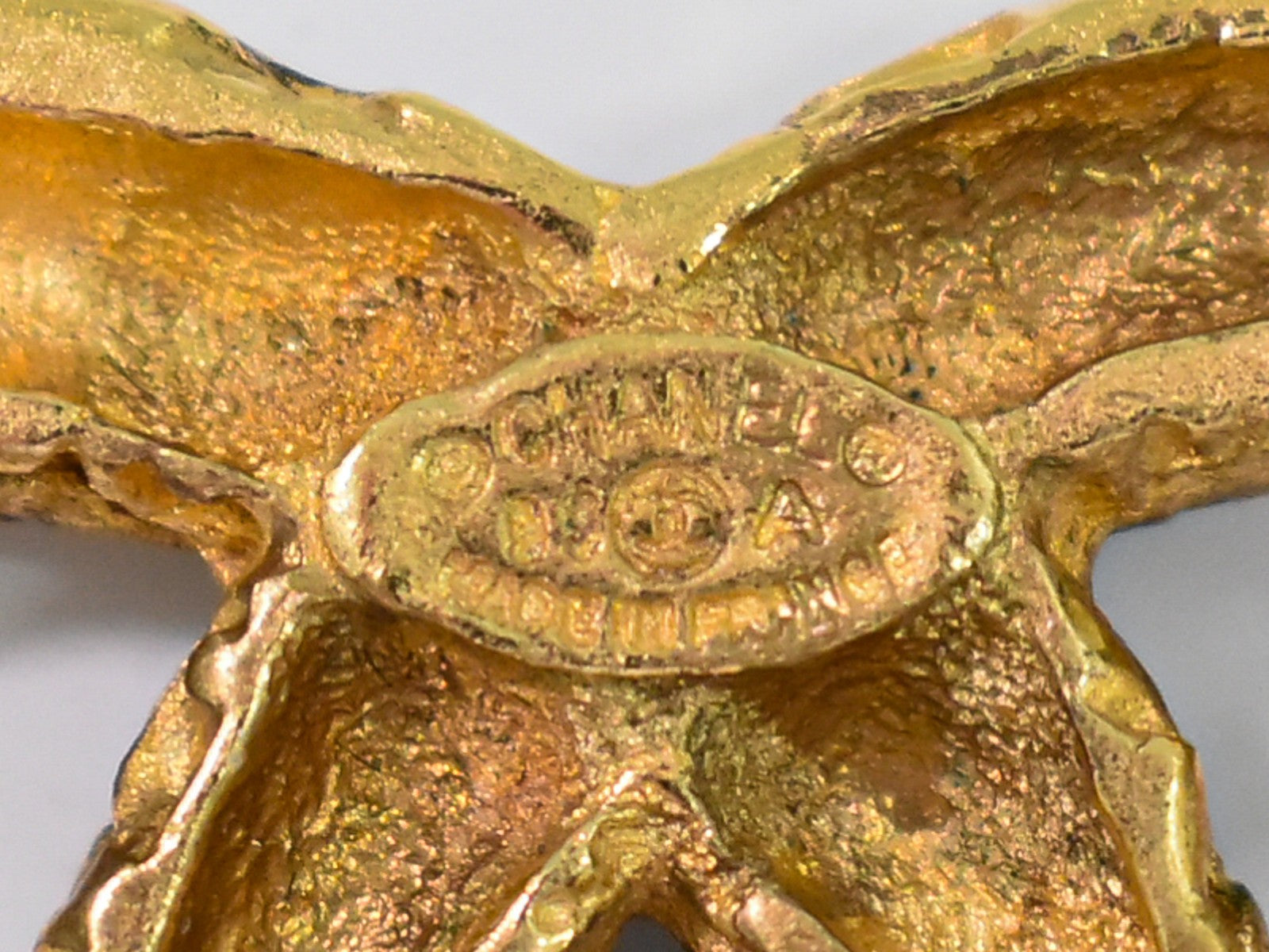 Chanel CC Brooch Textured Metal, GOLD, GOLD_PLATED, Brooch