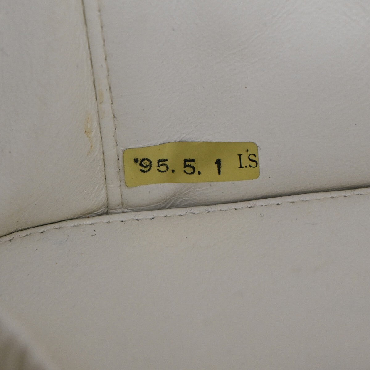 Chanel Classic Vanity Case Quilted Caviar, WHITE, LEATHER, Toiletry Case