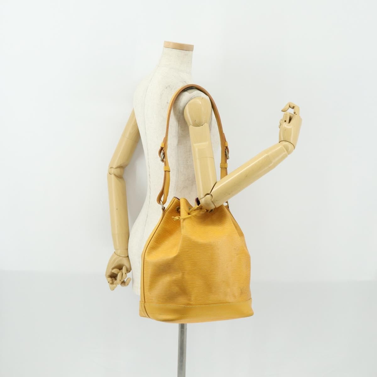Louis Vuitton Noe Handbag Epi leather, YELLOW, LEATHER, Shoulder bag