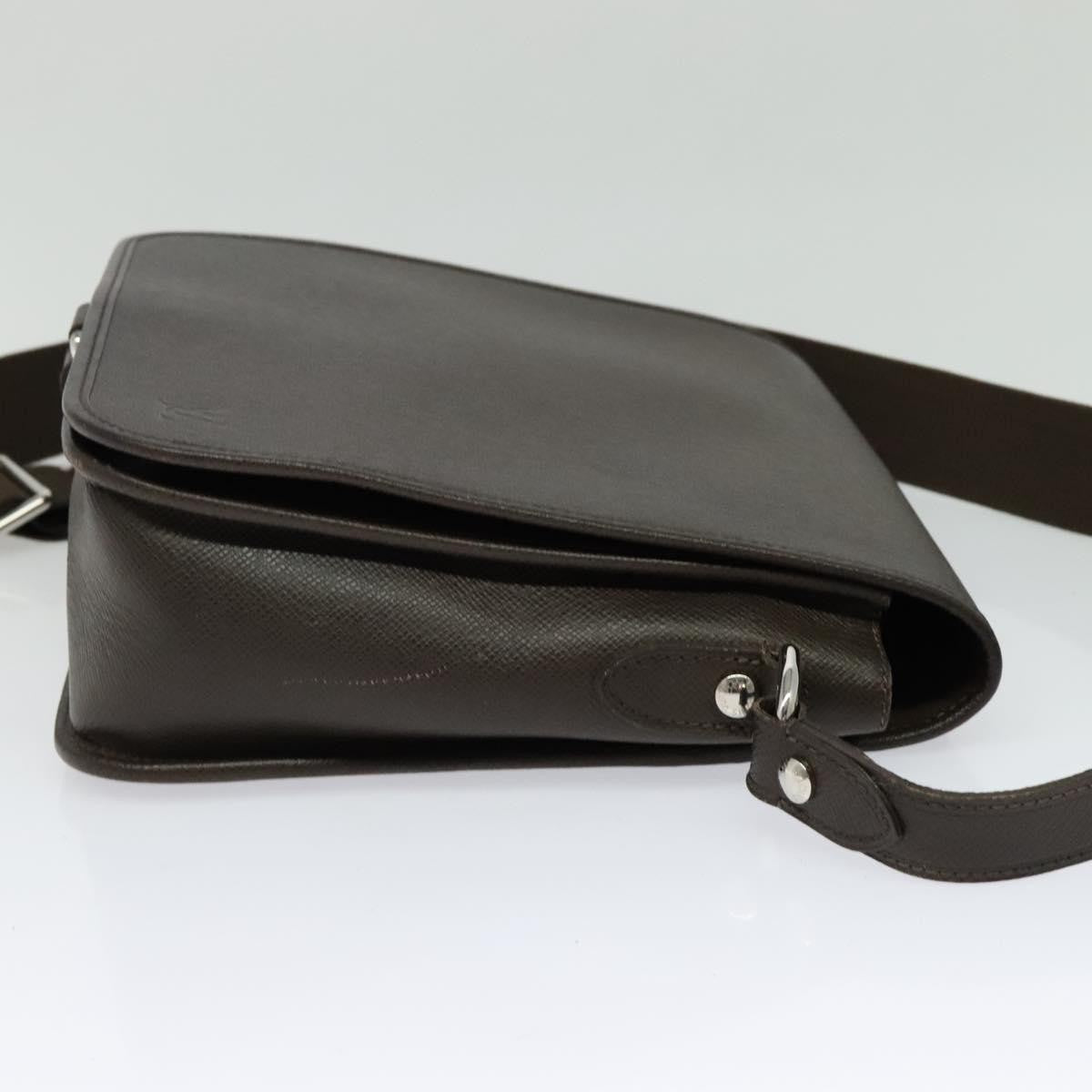 Louis Vuitton Andrei Messenger Bag Taiga Leather, BROWN, LEATHER, Shoulder bag