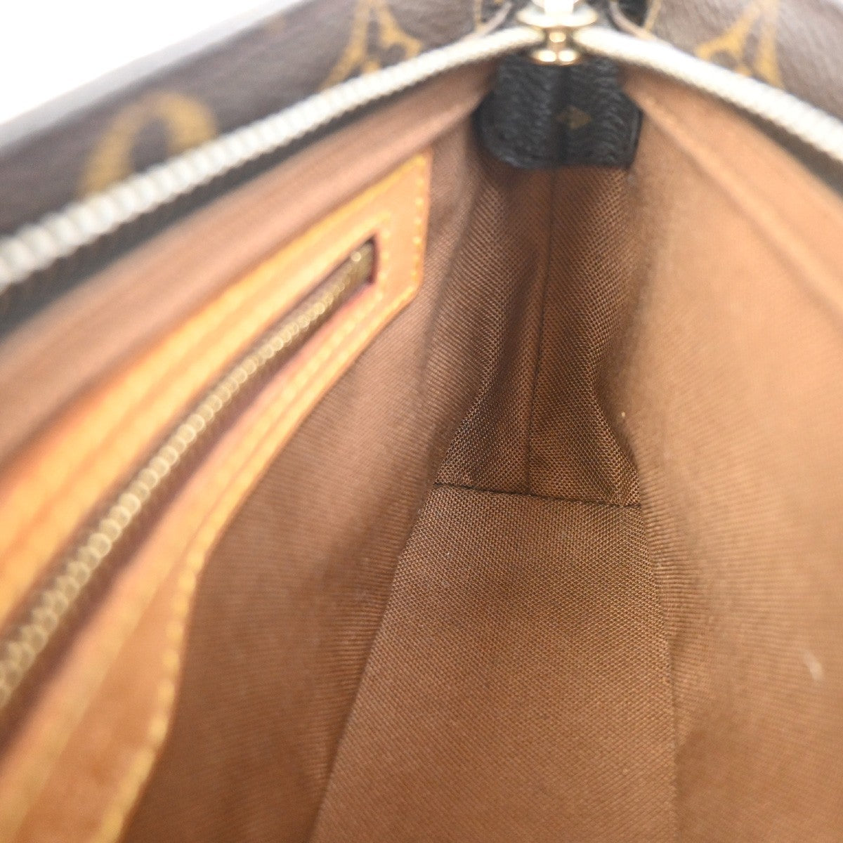 Louis Vuitton Trotteur Handbag Monogram Canvas, Brown, Canvas, Shoulder Bag