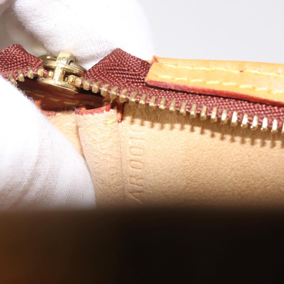 Louis Vuitton Bucket Pouch Leather, BEIGE, LEATHER, Clutche & pouche