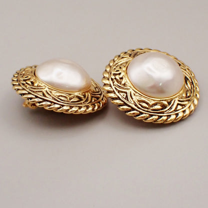 Chanel Vintage Round Chain Clip-On Earrings Metal with Faux Pearl, GOLD, GOLD_PLATED, Earrings