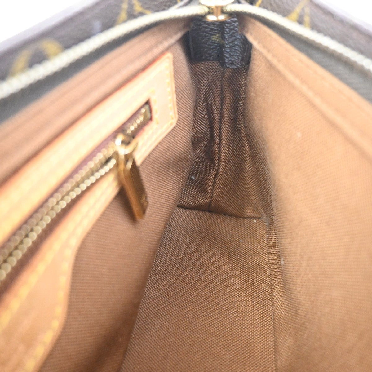 Louis Vuitton Trotteur Handbag Monogram Canvas, Brown, Canvas, Shoulder Bag