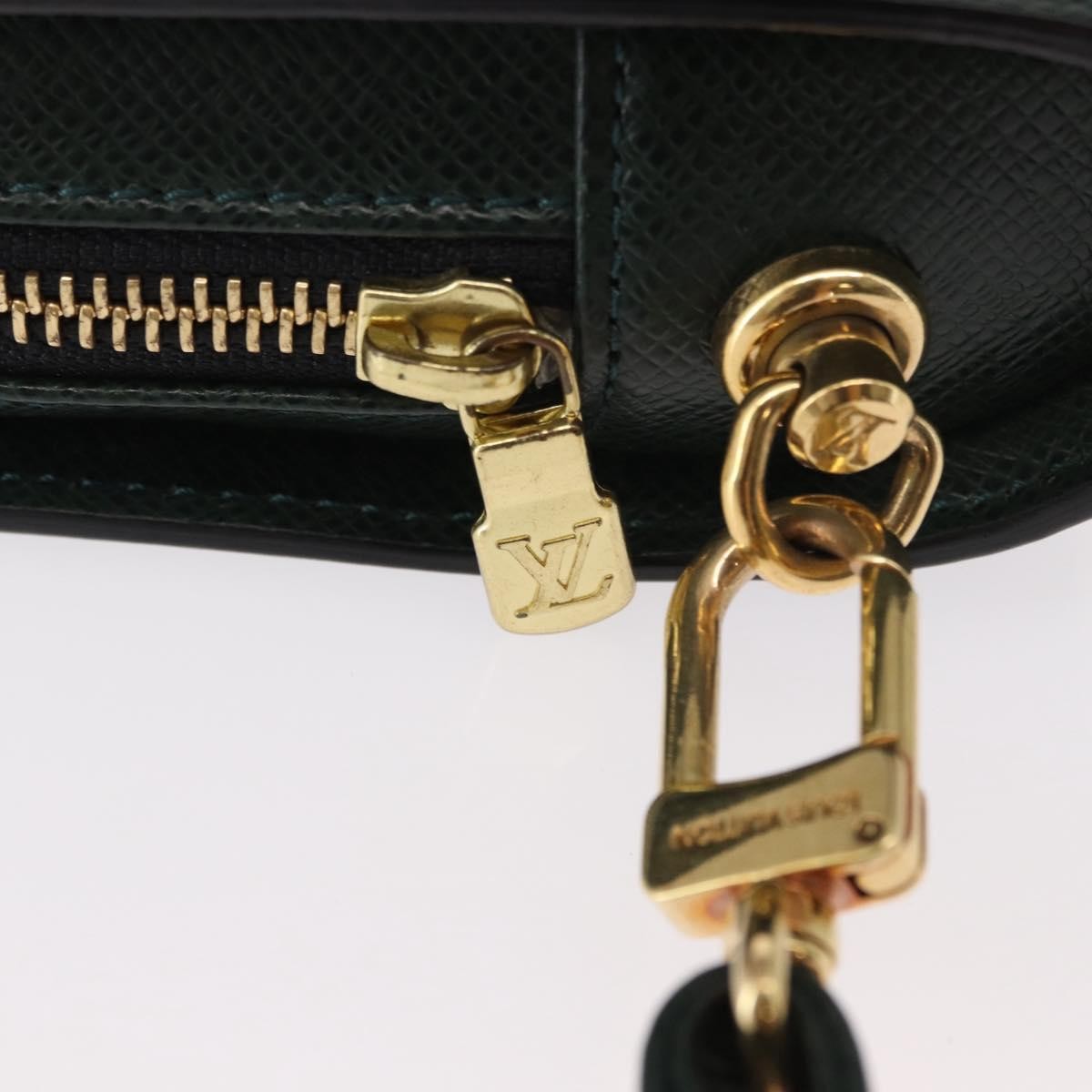 Louis Vuitton Pochette Baikal Clutch Taiga Leather, GREEN, LEATHER, Clutche & pouche