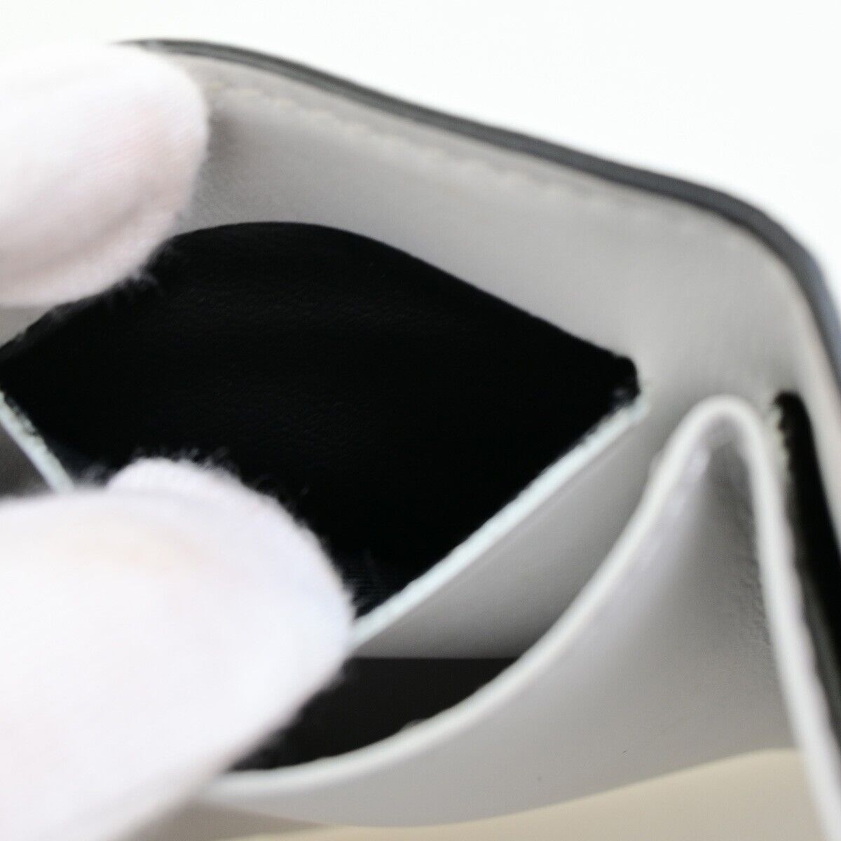 Louis Vuitton Discovery Wallet Monogram Taigarama, WHITE, LEATHER, Wallets