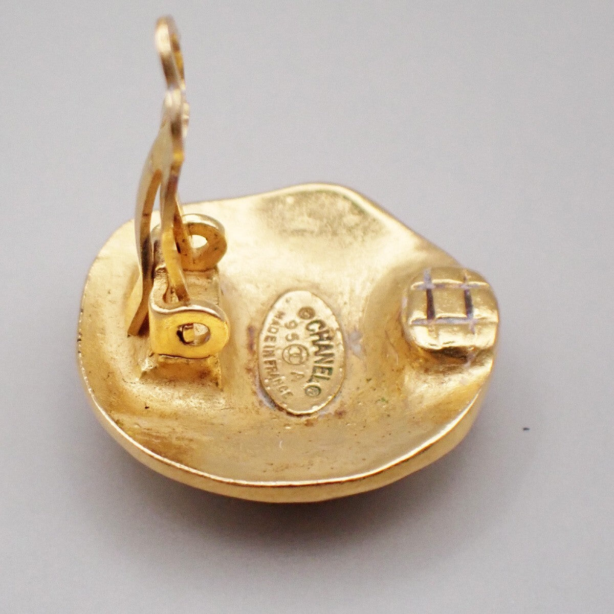Chanel Vintage CC Round Clip-On Earrings Metal, GOLD, GOLD_PLATED, Earrings