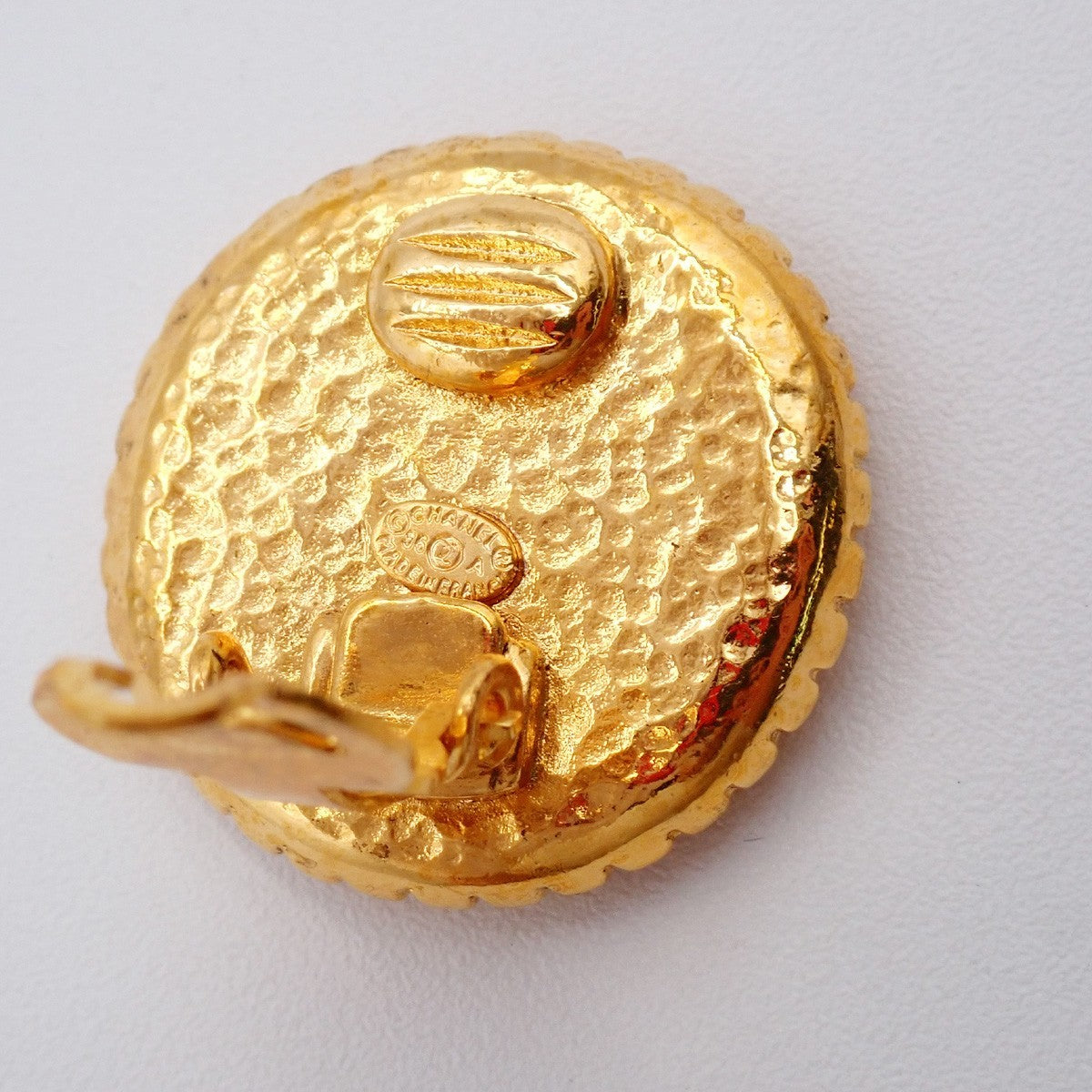 Chanel Vintage CC Round Button Clip-On Earrings Metal, Gold, Gold Plated, Earrings