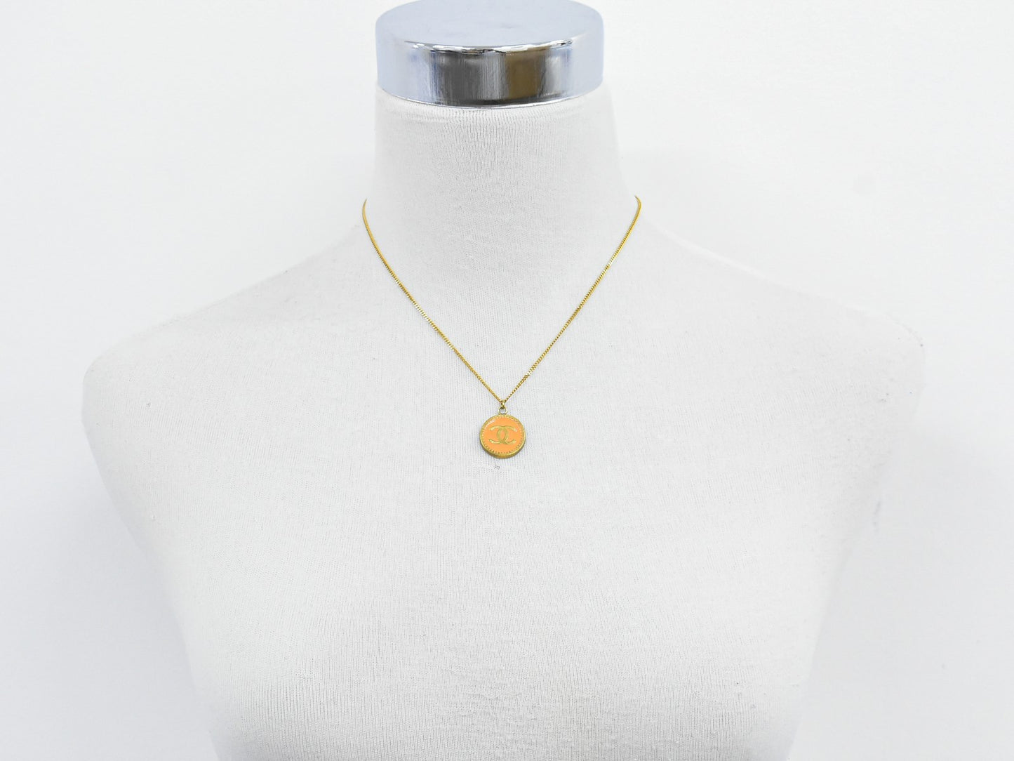 Chanel Vintage CC Round Pendant Necklace Metal, GOLD, GOLD_PLATED, Necklace