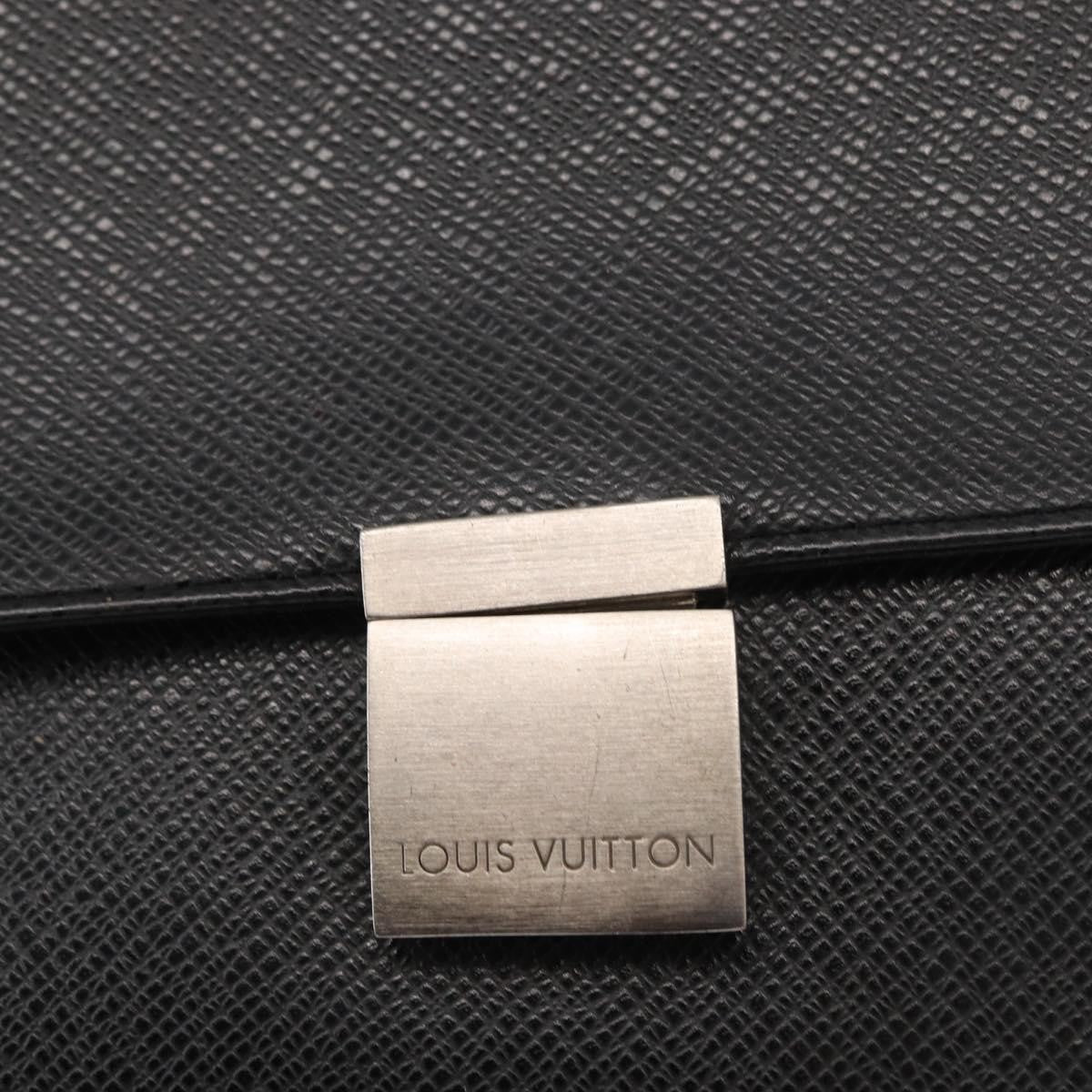 Louis Vuitton Selenga Pochette Taiga Leather, GRAY, LEATHER, Clutche & pouche