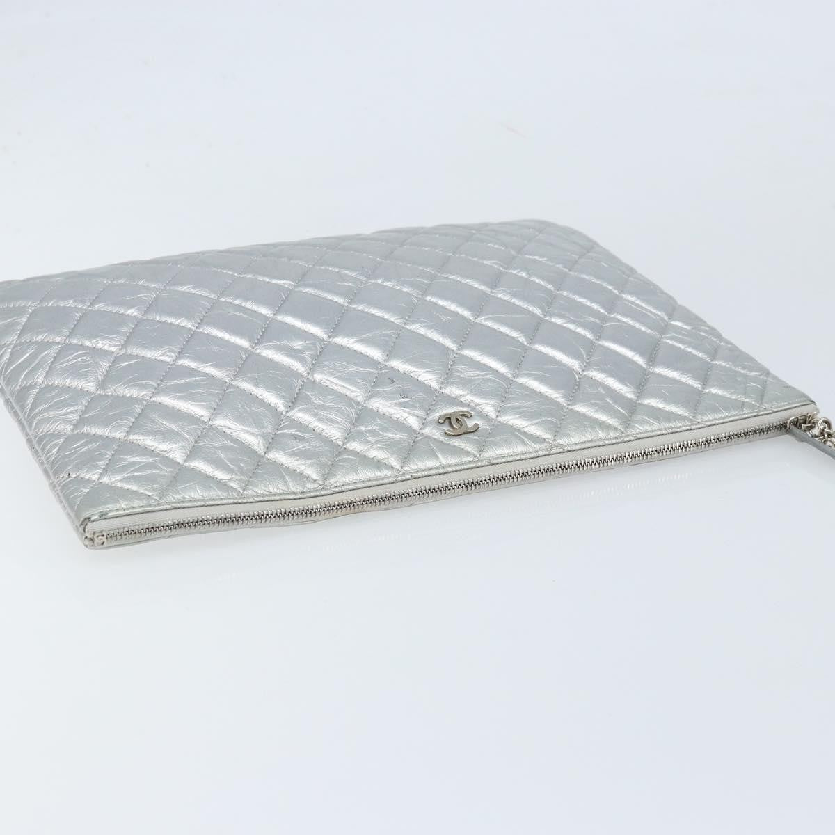 Chanel O Case Clutch Quilted Crumpled Calfskin, SILVER, LEATHER, Clutche & pouche