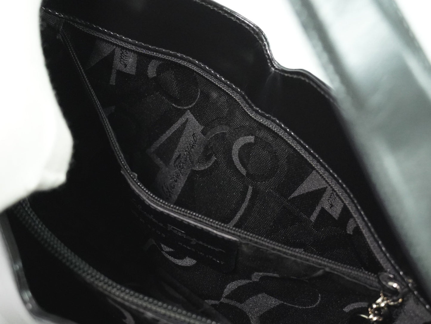 Salvatore Ferragamo Gancini Shoulder Bag Leather, BLACK, PATENT_LEATHER, Shoulder bag