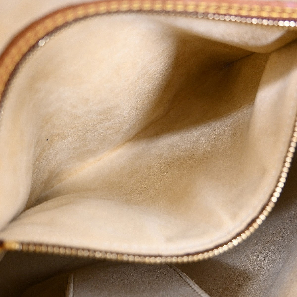 Louis Vuitton Monogram Looping Handbag Monogram Canvas, Brown, Canvas, Shoulder Bag
