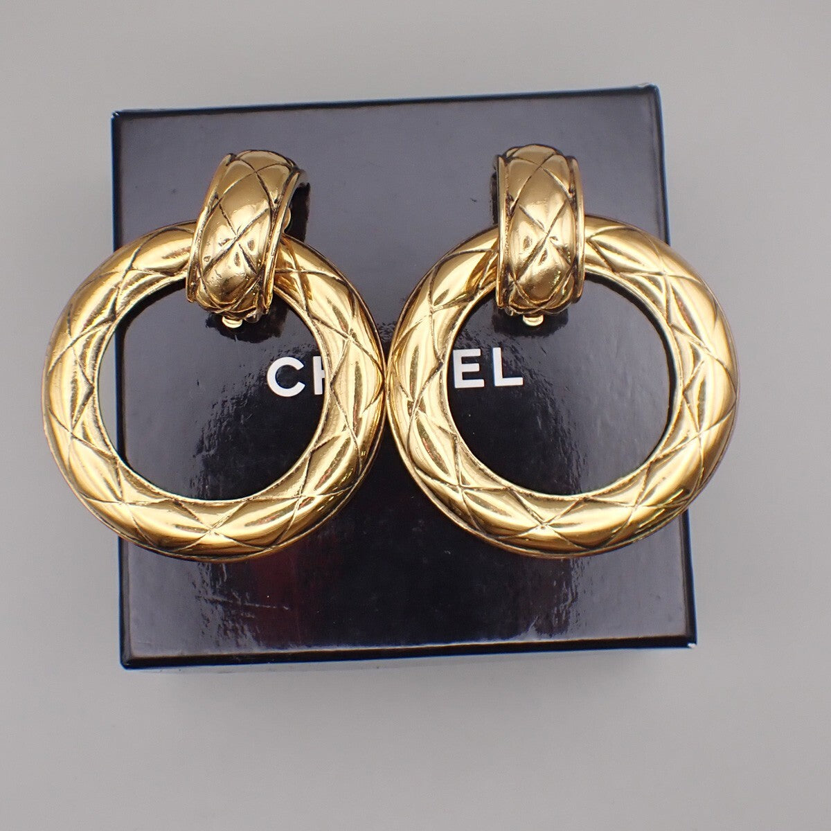 Chanel Vintage CC Round Drop Clip-On Earrings Metal, Gold, Gold Plated, Earrings