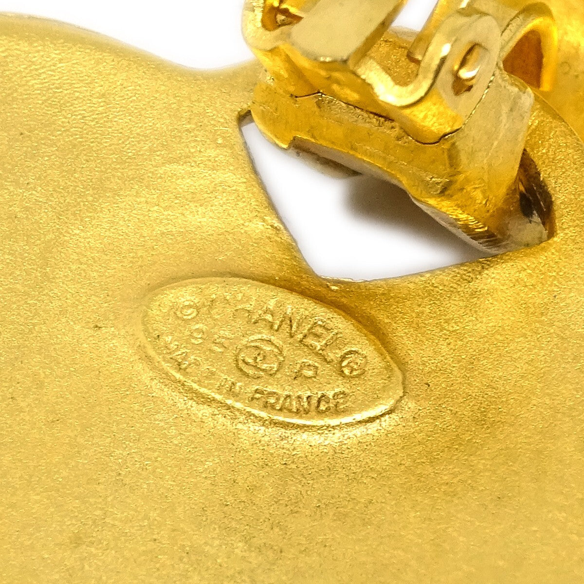 Chanel Vintage CC Heart Clip-On Earrings Metal, GOLD, GOLD_PLATED, Earrings