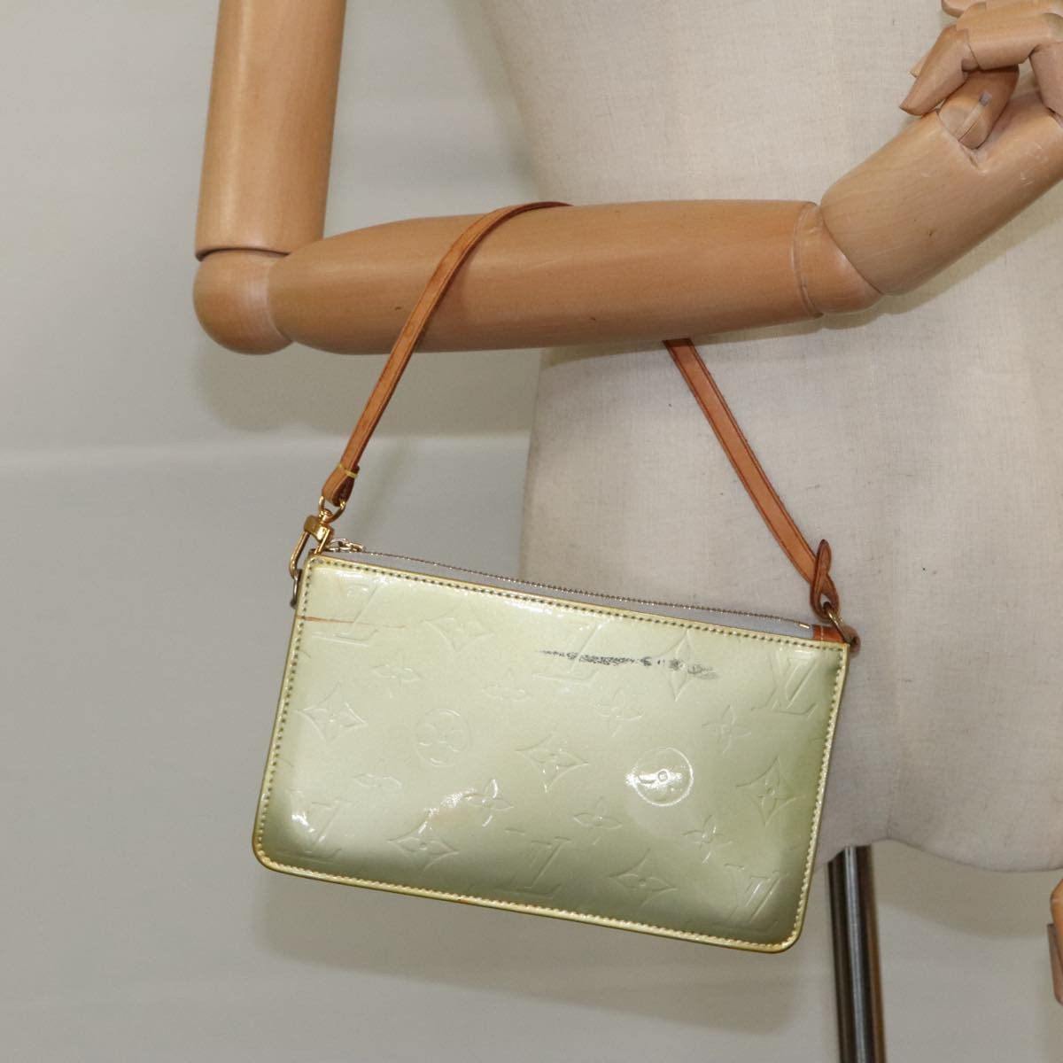 Louis Vuitton Lexington Pochette Monogram Vernis, GRAY, PATENT_LEATHER, Clutche & pouche