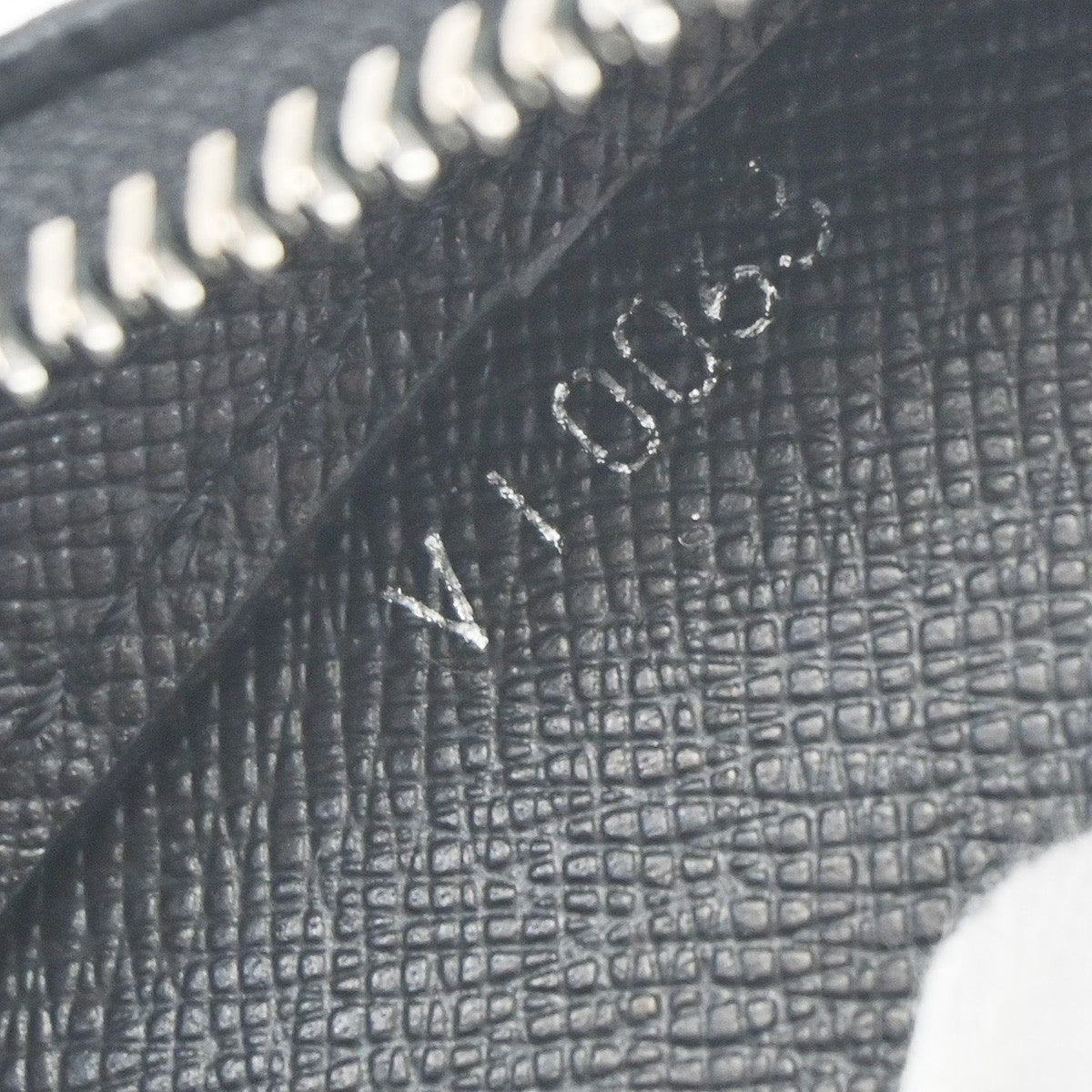 Louis Vuitton Baikal Handbag Taiga Leather, BLACK, LEATHER, Clutche & pouche