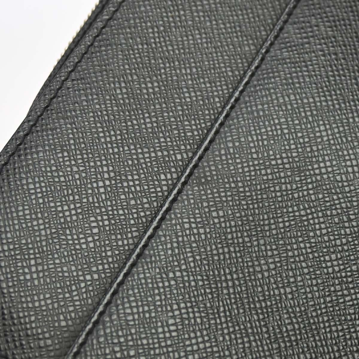 Louis Vuitton Pochette Baikal Clutch Taiga Leather, Black, Leather, Clutch