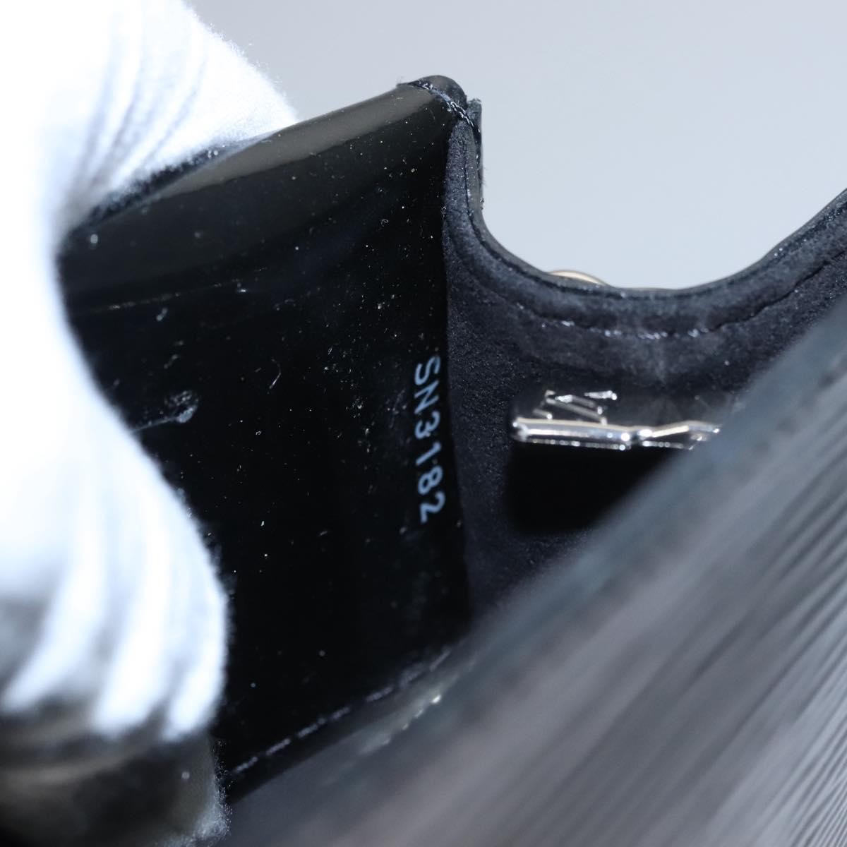 Louis Vuitton Sevigne Clutch Electric Epi Leather, BLACK, LEATHER, Shoulder bag