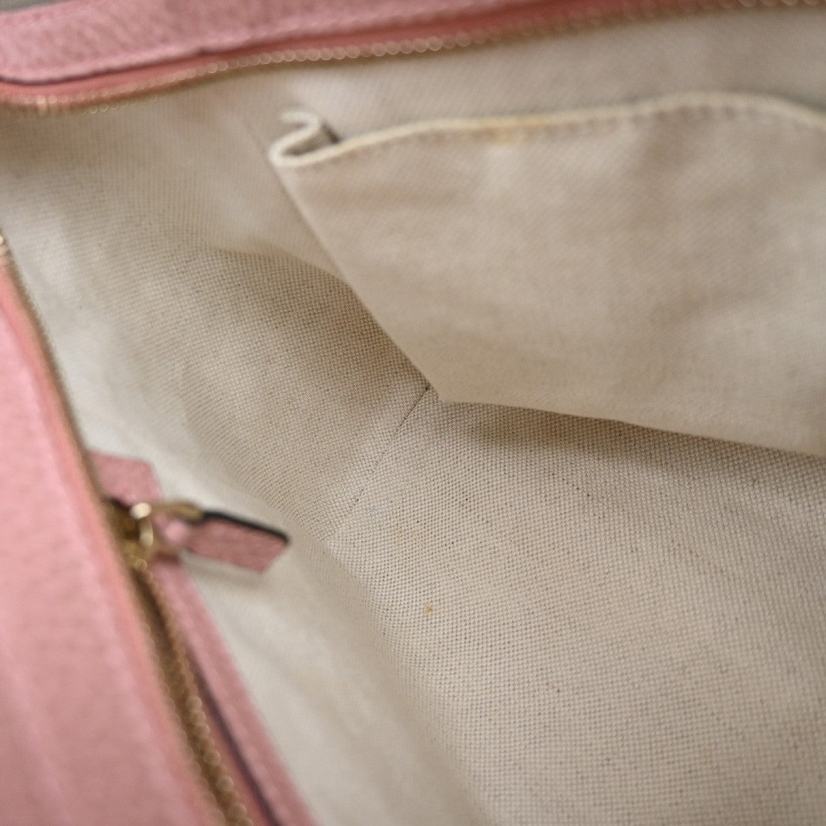 Gucci Swing Crossbody Bag Pebbled Leather, Pink, Leather, Handbag