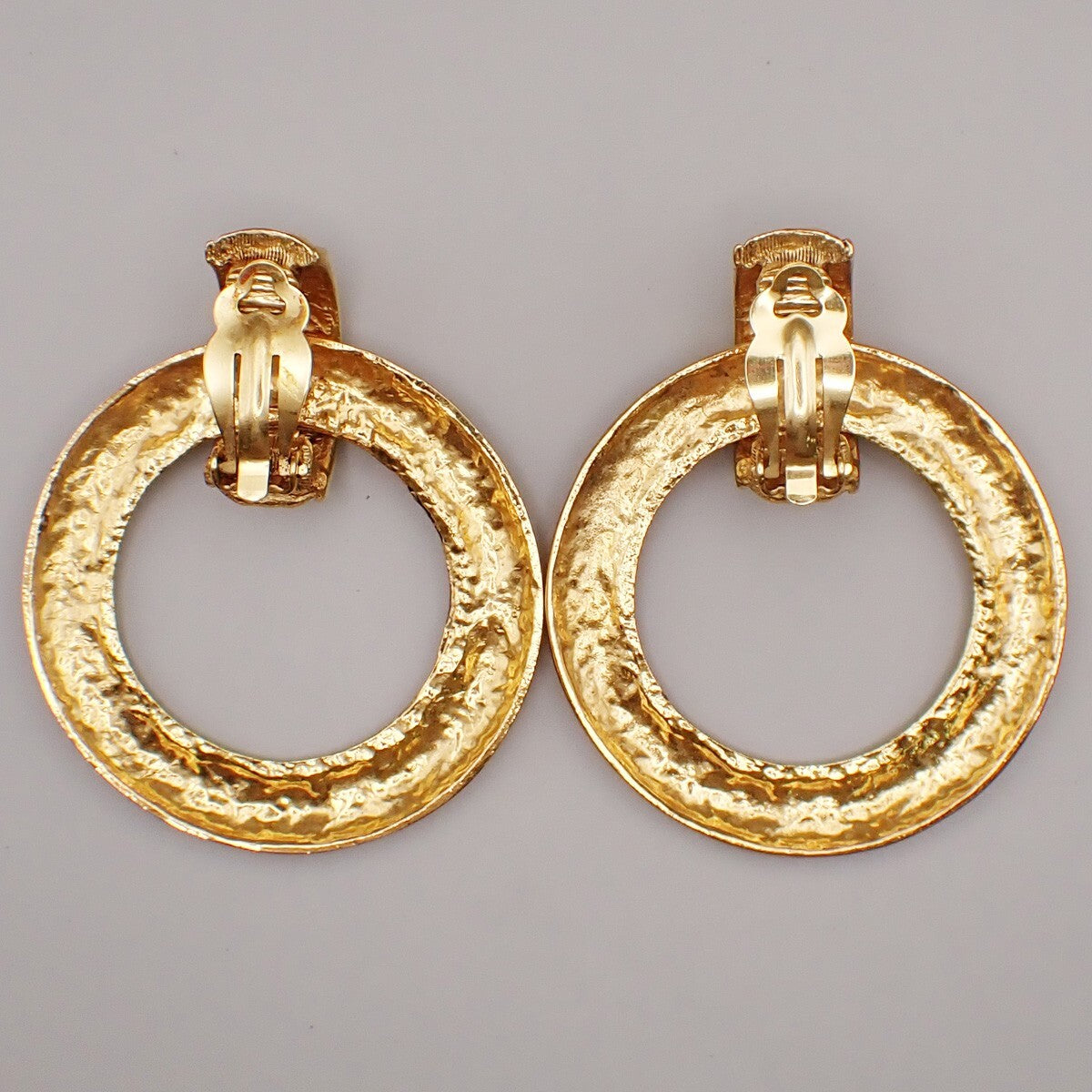 Chanel Vintage CC Round Drop Clip-On Earrings Metal, Gold, Gold Plated, Earrings