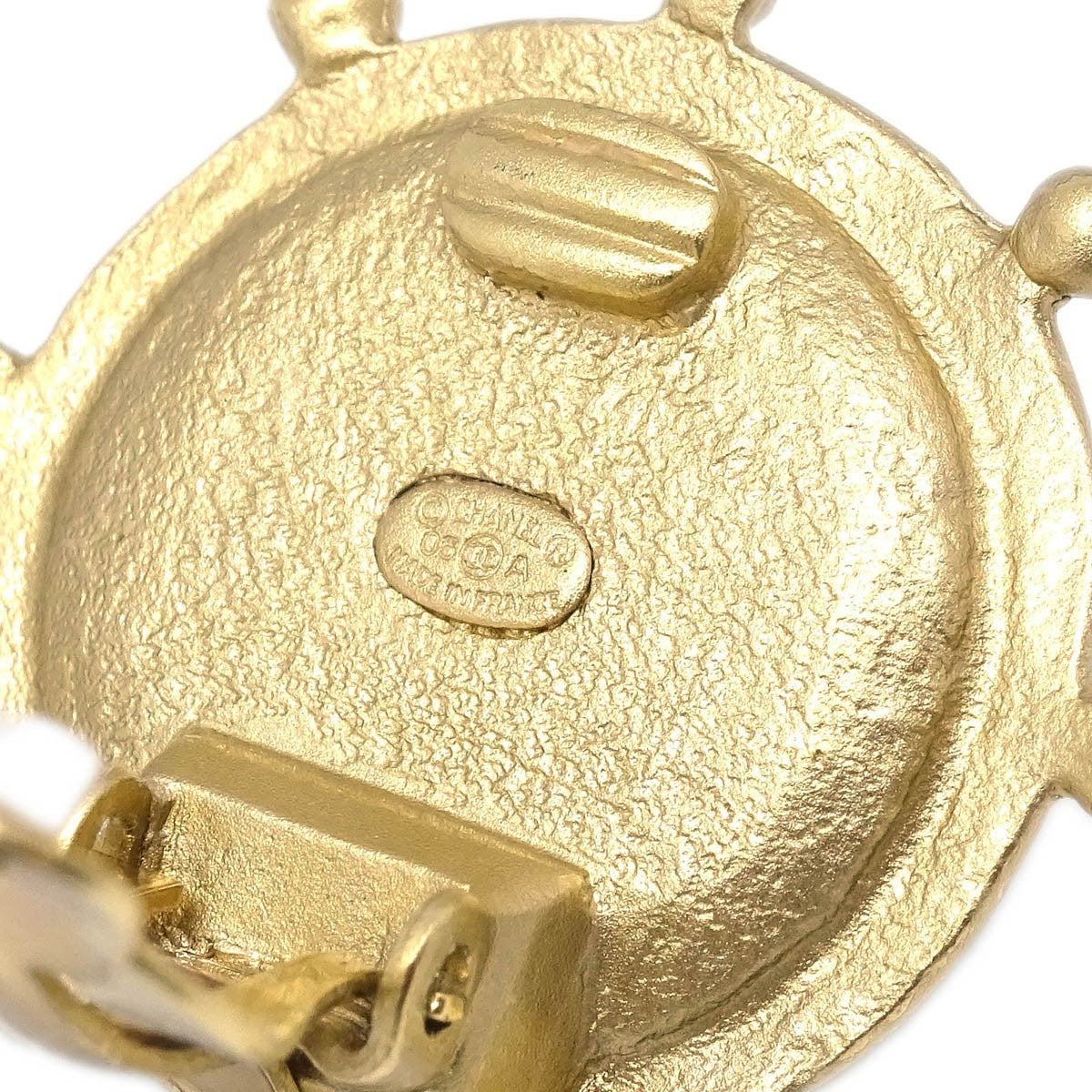 Chanel Vintage Round Clip-On Earrings Metal with Faux Pearl, GOLD, METAL, Earrings