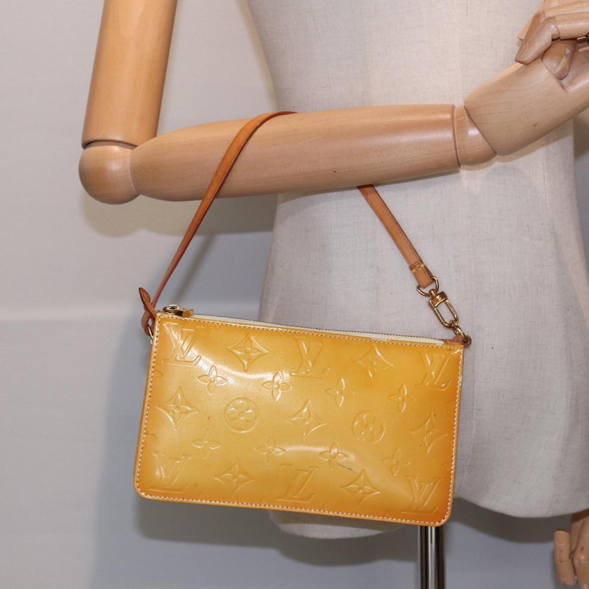 Louis Vuitton Lexington Pochette Monogram Vernis, YELLOW, PATENT_LEATHER, Clutche & pouche