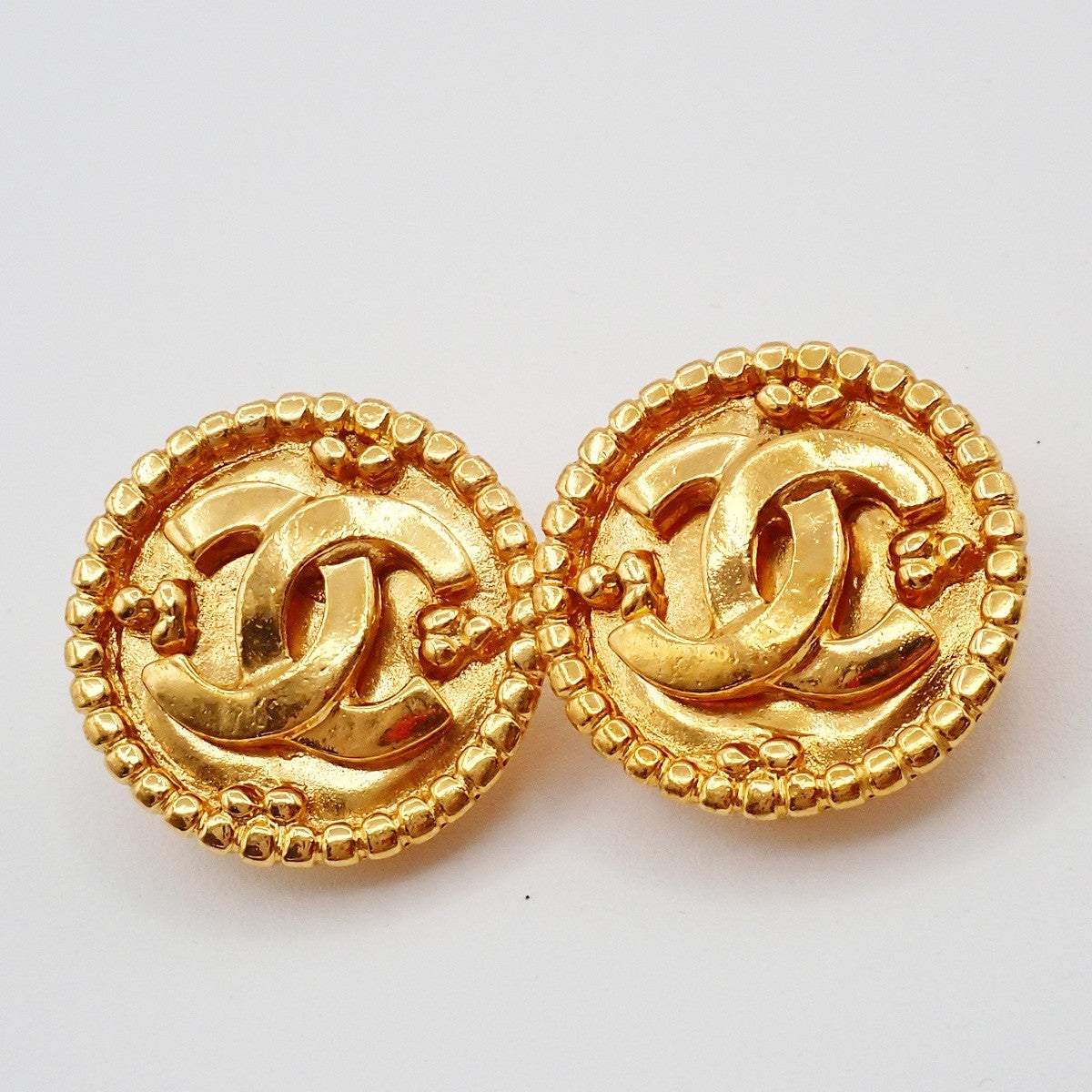 Chanel Vintage CC Round Button Clip-On Earrings Metal, Gold, Gold Plated, Earrings