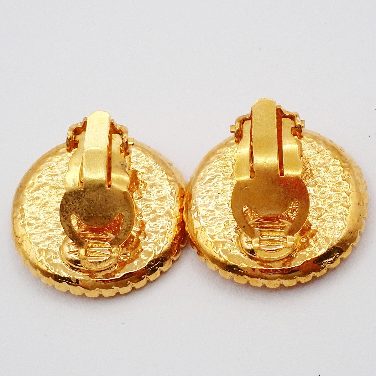 Chanel Vintage CC Round Button Clip-On Earrings Metal, Gold, Gold Plated, Earrings