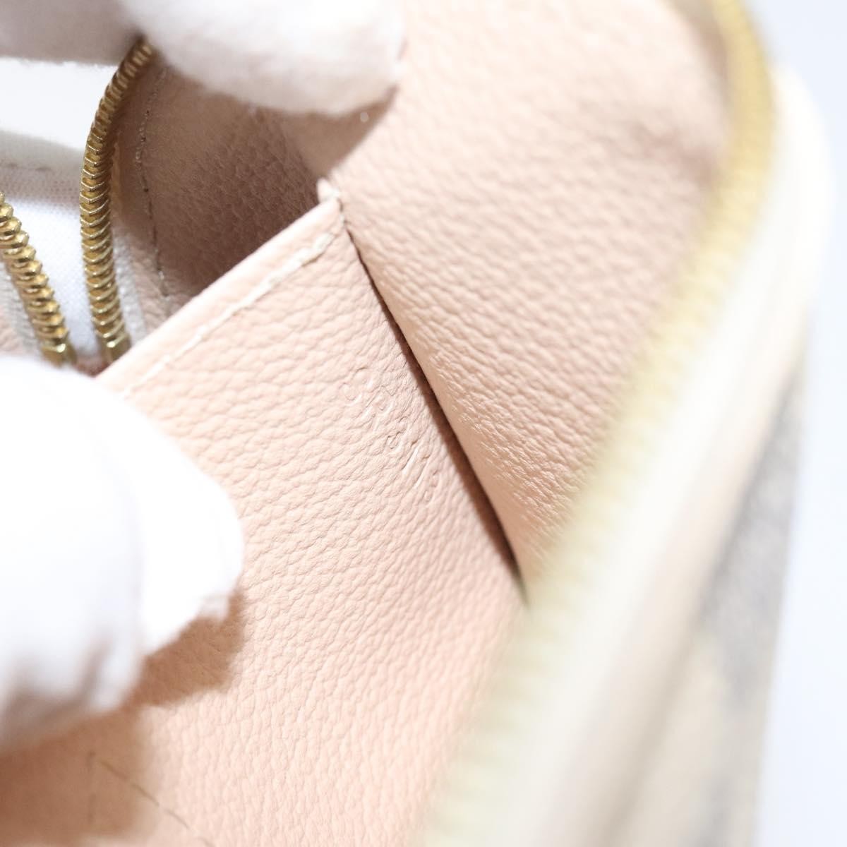 Louis Vuitton Cosmetic Pouch Damier, WHITE, CANVAS, Toiletry Case