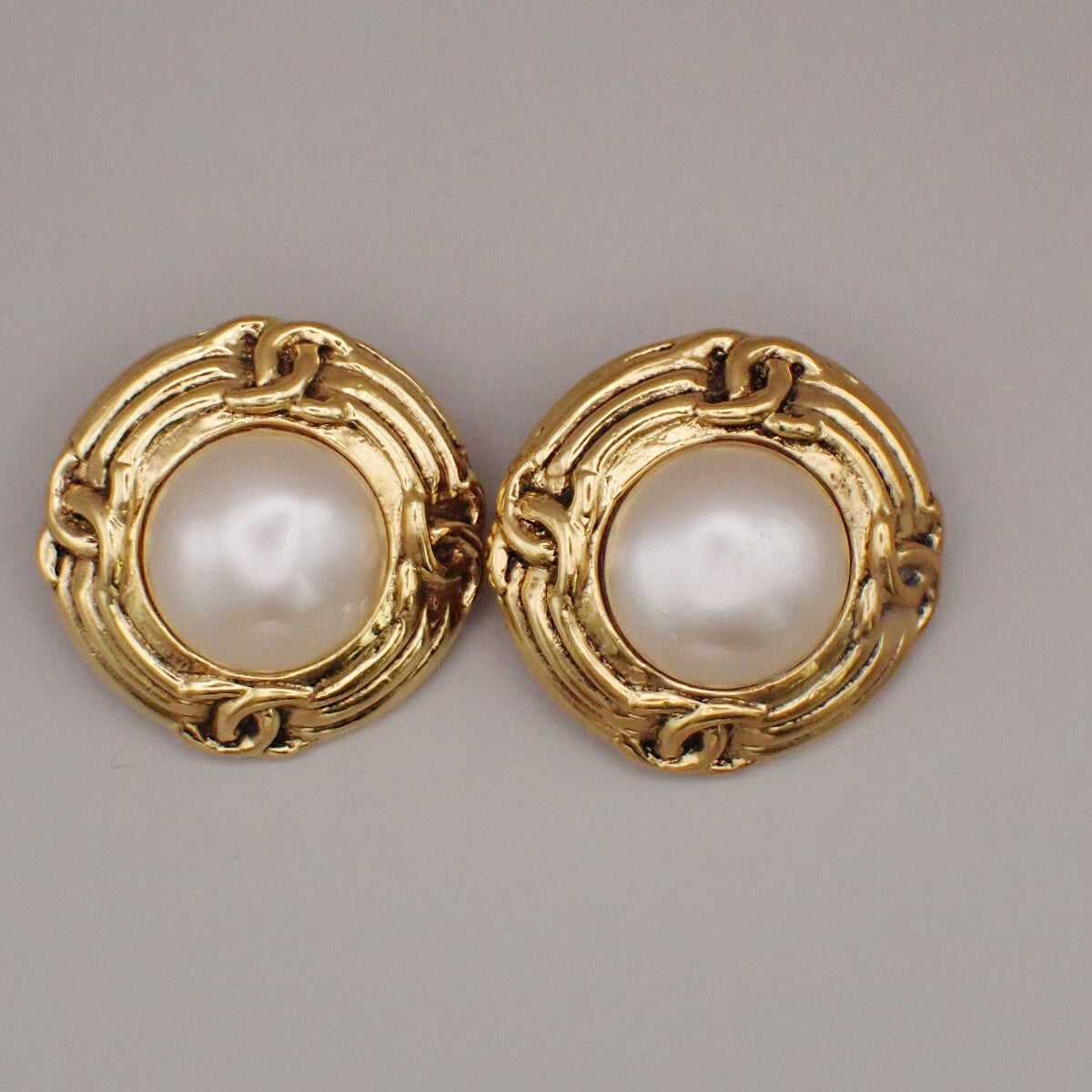 Chanel Vintage Round Clip-On Earrings Metal with Faux Pearl, GOLD, GOLD_PLATED, Earrings