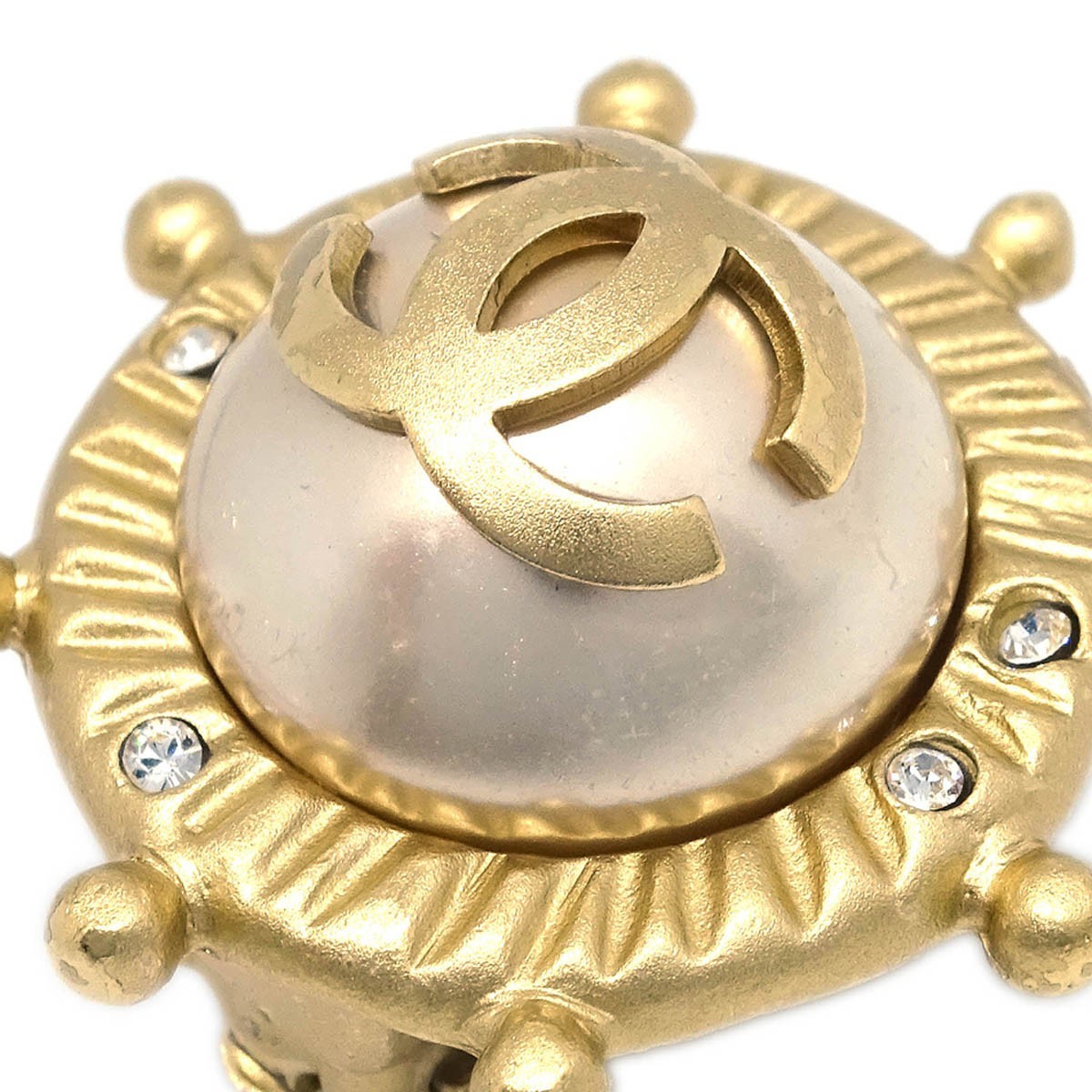 Chanel Vintage Round Clip-On Earrings Metal with Faux Pearl, GOLD, METAL, Earrings
