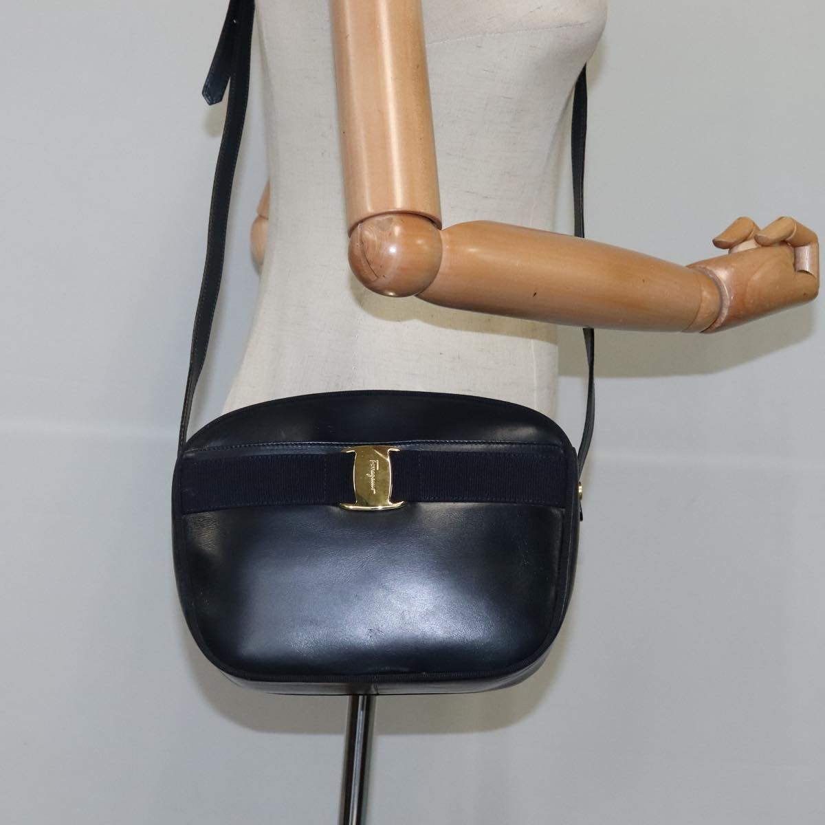 Salvatore Ferragamo Vala Shoulder Bag Leather, NAVY, LEATHER, Shoulder bag