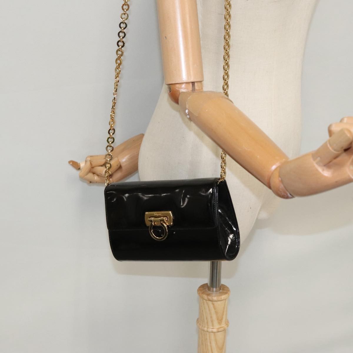 Salvatore Ferragamo Gancini Box Crossbody Bag Patent leather, BLACK, PATENT_LEATHER, Shoulder bag