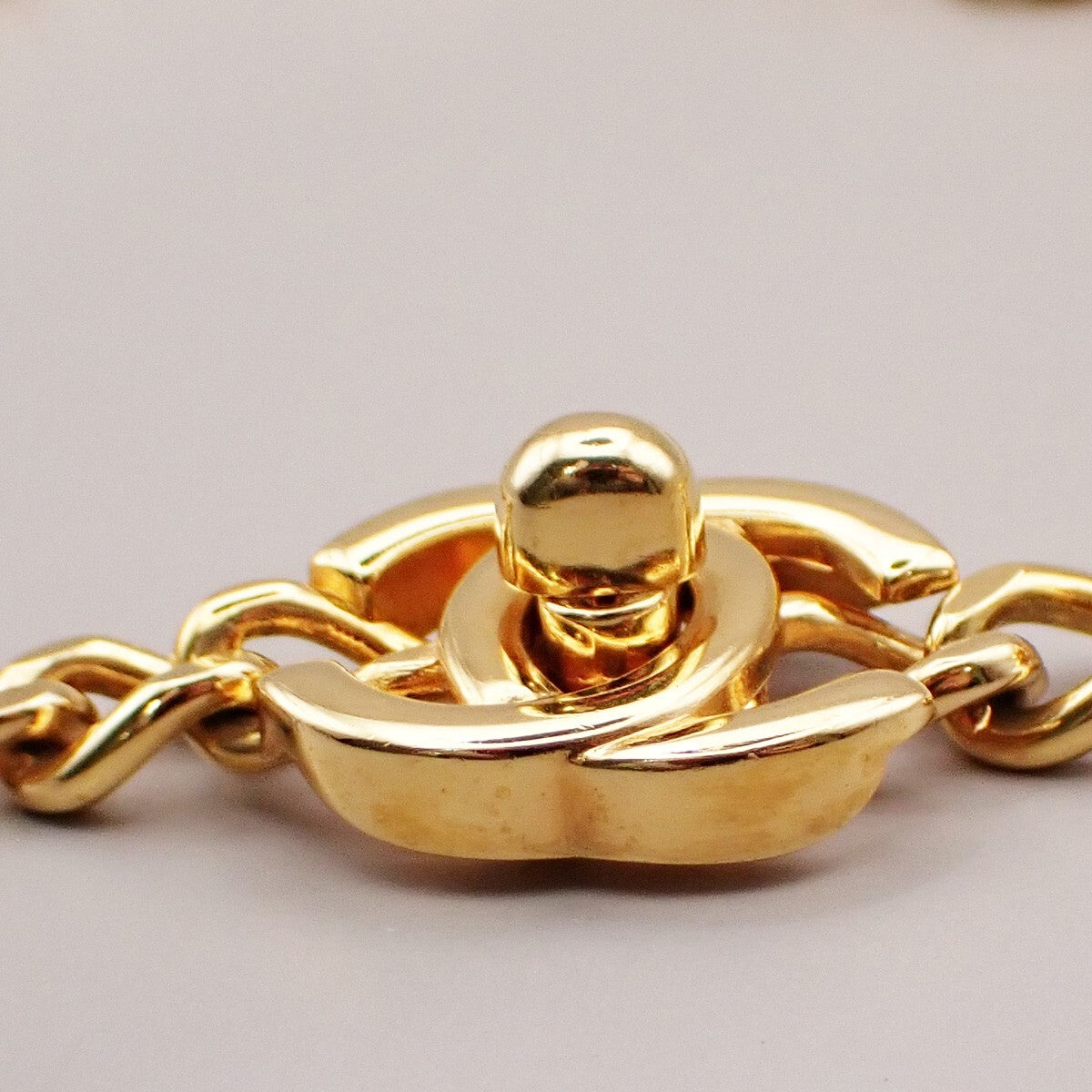 Chanel Vintage Turnlock Reissue Chain Necklace Metal, GOLD, GOLD_PLATED, Necklace