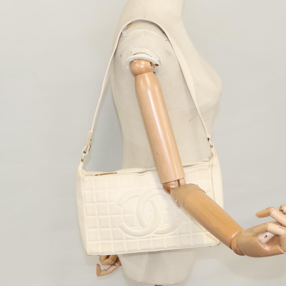 Chanel Chocolate Bar CC Shoulder Bag Quilted Leather, WHITE, LEATHER, Shoulder bag