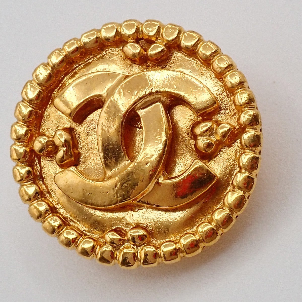 Chanel Vintage CC Round Button Clip-On Earrings Metal, Gold, Gold Plated, Earrings