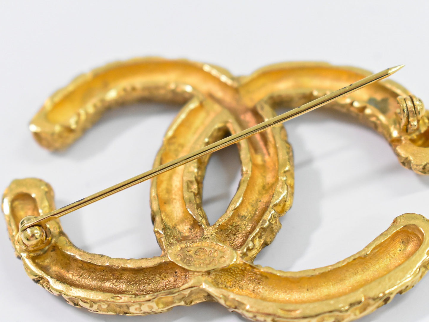 Chanel CC Brooch Textured Metal, GOLD, GOLD_PLATED, Brooch