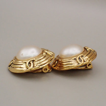 Chanel Vintage Round Clip-On Earrings Metal with Faux Pearl, GOLD, GOLD_PLATED, Earrings