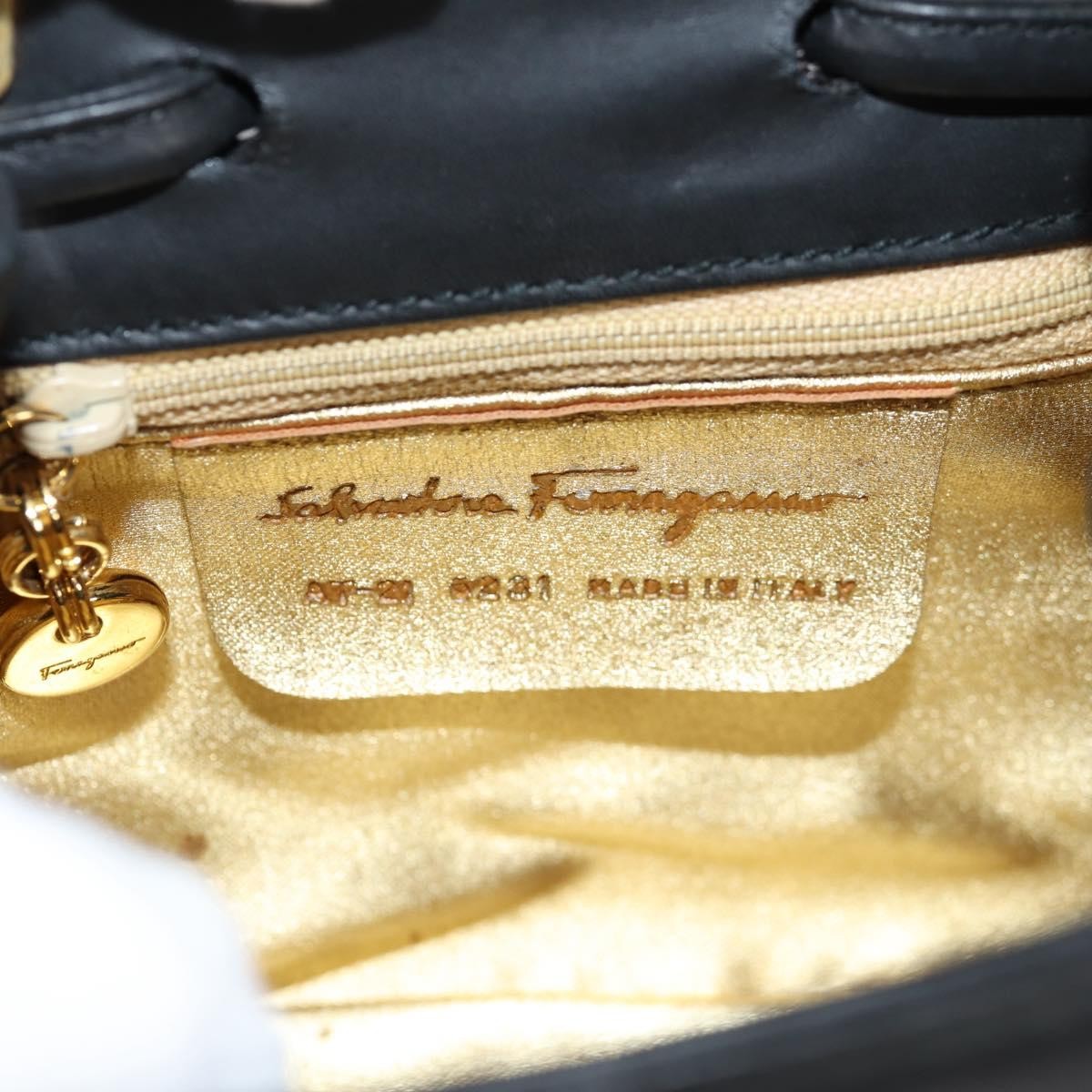 Salvatore Ferragamo Gancini Shoulder Bag Leather, BLACK, LEATHER, Shoulder bag