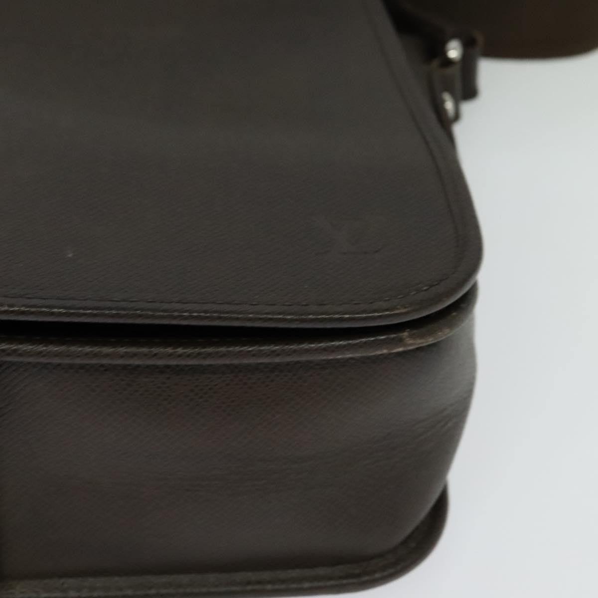 Louis Vuitton Andrei Messenger Bag Taiga Leather, BROWN, LEATHER, Shoulder bag