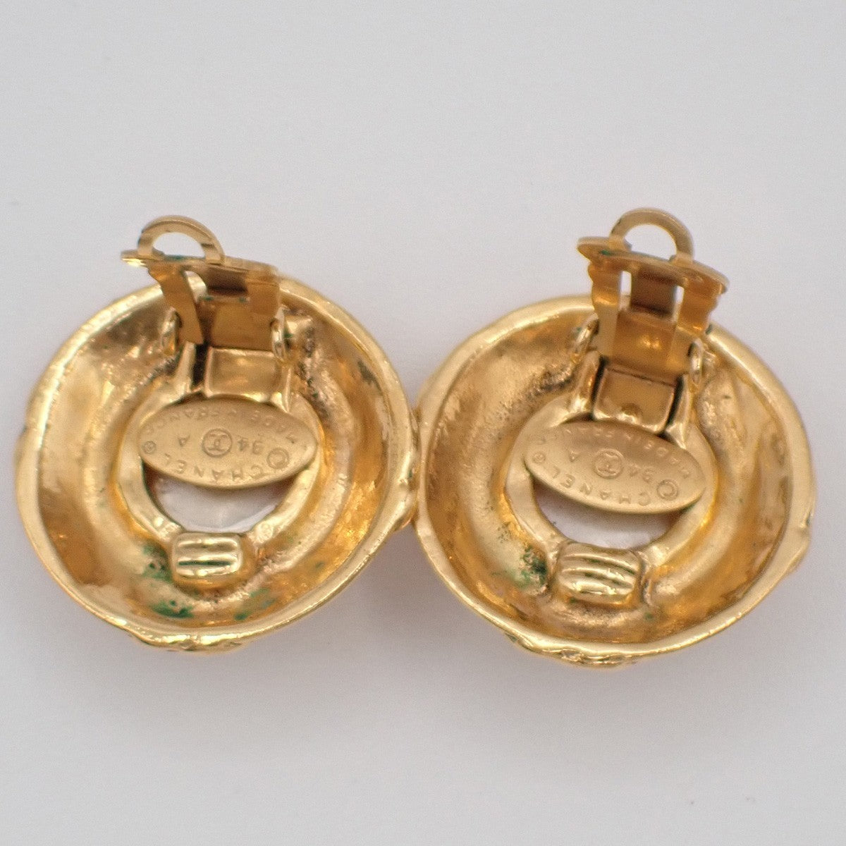 Chanel Vintage Round Clip-On Earrings Metal with Faux Pearl, GOLD, GOLD_PLATED, Earrings