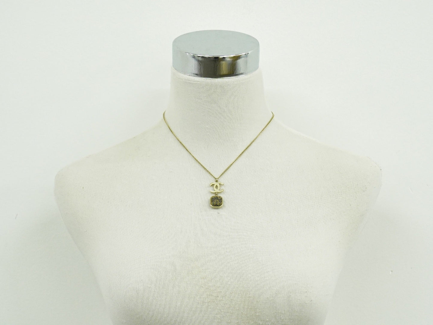 Chanel Vintage CC Pendant Necklace Metal, GOLD, GOLD_PLATED, Necklace