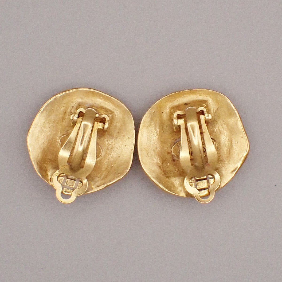 Chanel Vintage CC Round Clip-On Earrings Metal, GOLD, GOLD_PLATED, Earrings