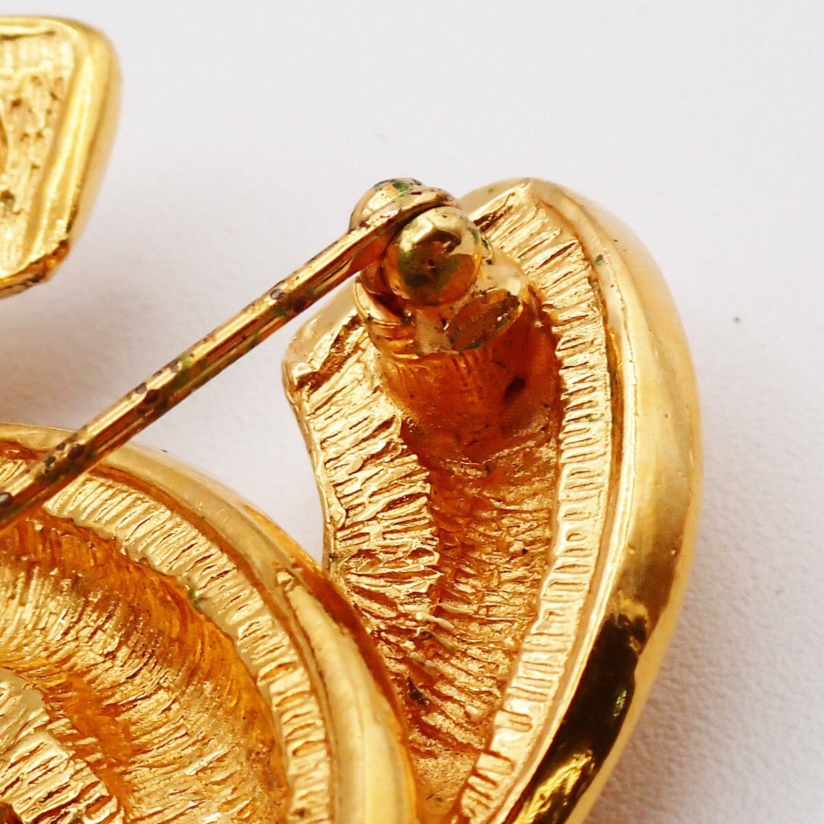 Chanel Vintage Quilted CC Brooch Metal, GOLD, GOLD_PLATED, Brooch