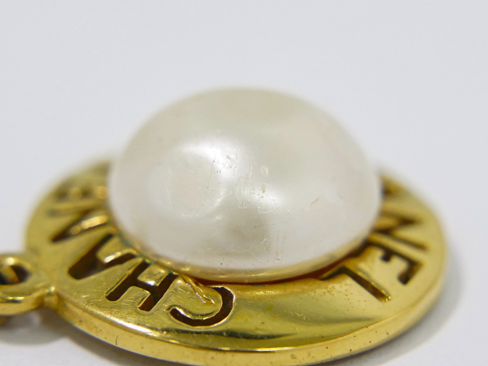 Chanel CC Logo Chain Pendant Necklace Imitation Pearl Imitation pearl with Gold-Plated and Beads, GOLD, GOLD_PLATED, Pendant & Charms