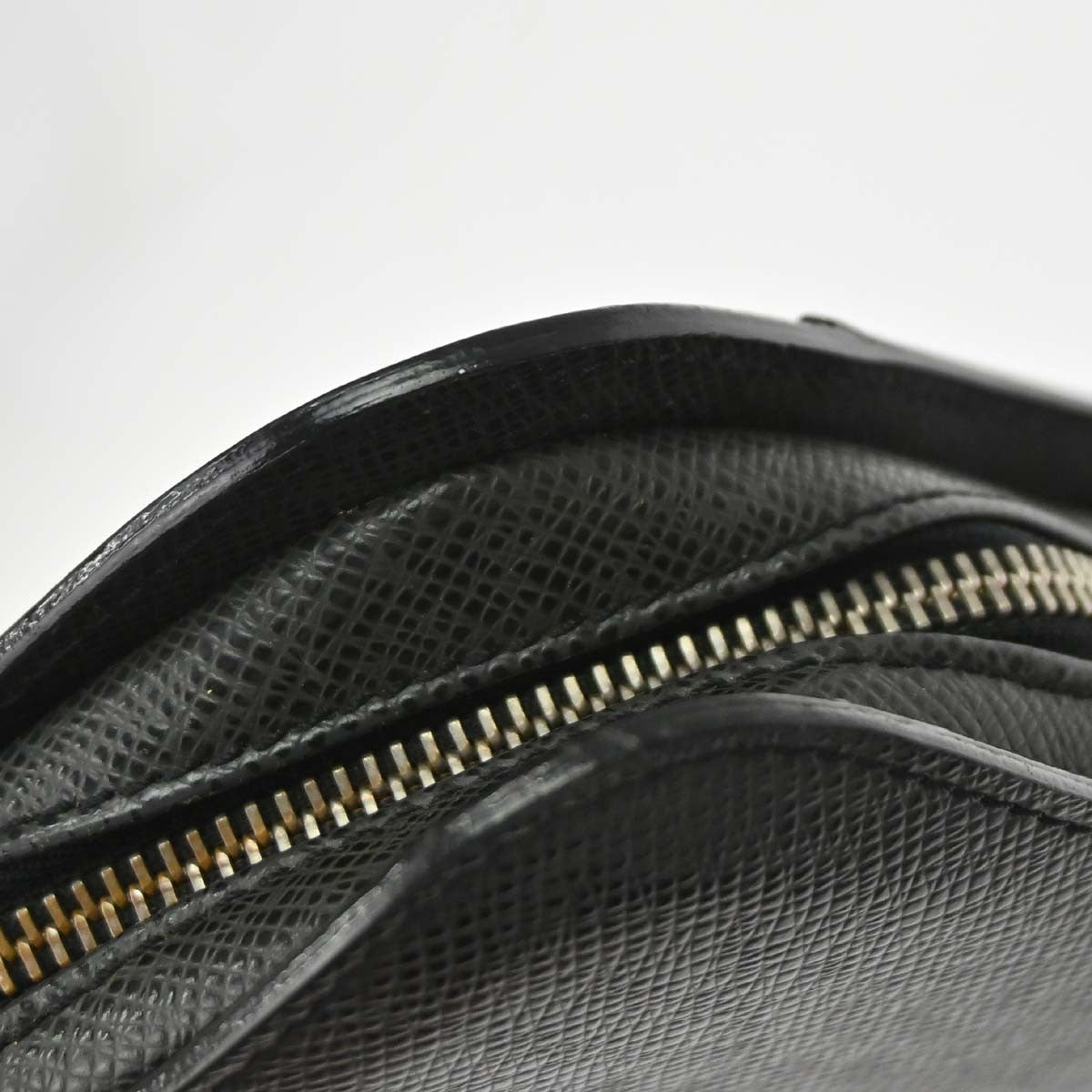 Louis Vuitton Pochette Baikal Clutch Taiga Leather, Black, Leather, Clutch