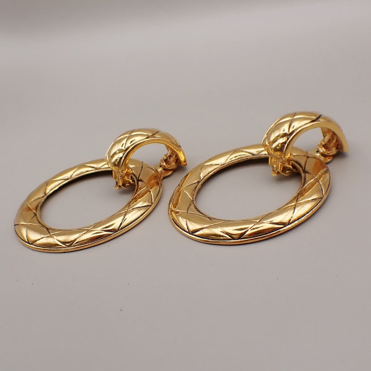 Chanel Vintage CC Round Drop Clip-On Earrings Metal, Gold, Gold Plated, Earrings